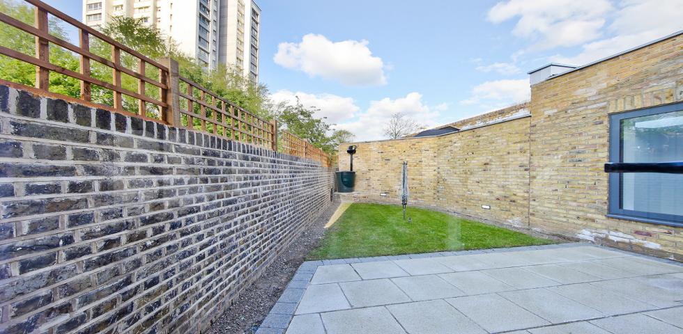 			NEW INSTRUCTION (Includes Parking), 3 Bedroom, 1 bath, 1 reception Mews House			 Rushgrove Street , Woolwich Arsenal